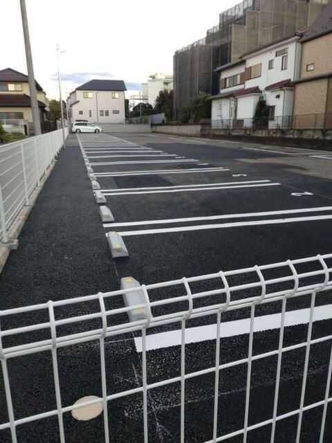 Rental Parking Space in Funabashi, Chiba for 11,000 Yen - Thumbnail 2