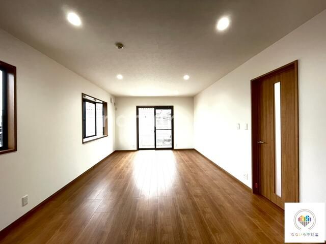 5LDK House for Sale in Koga, Ibaraki with Large Garden - Thumbnail 2