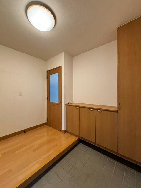 3LDK House for Rent in Akita City with Office Use Potential - Thumbnail 2