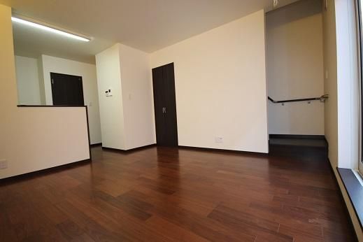 Modern 3LDK House for Rent in Quiet Akita City Neighborhood - Thumbnail 4