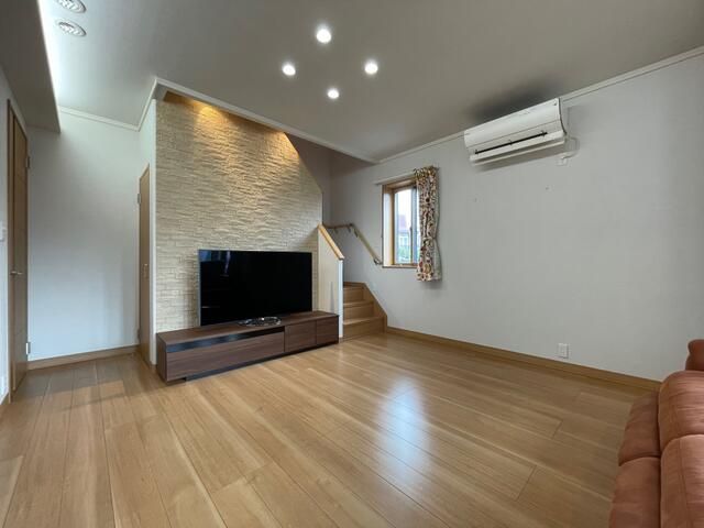 4SLDK House for Sale in Himeji, Hyogo | 2015 Build, 3 Parking - Thumbnail 2