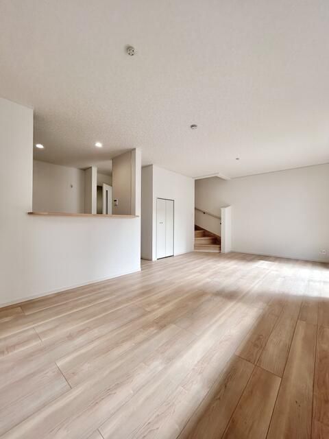 New 4LDK House in Kasukabe, Saitama | 2025 Build with Garden & Parking - Thumbnail 4