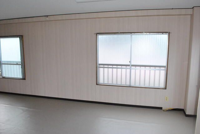 Office for Rent in Chiba City, 35.95 sqm - Thumbnail 3