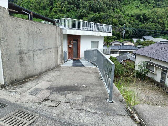 1978 4DK House for Sale in Kagoshima City, 505sqm Land - Thumbnail 2