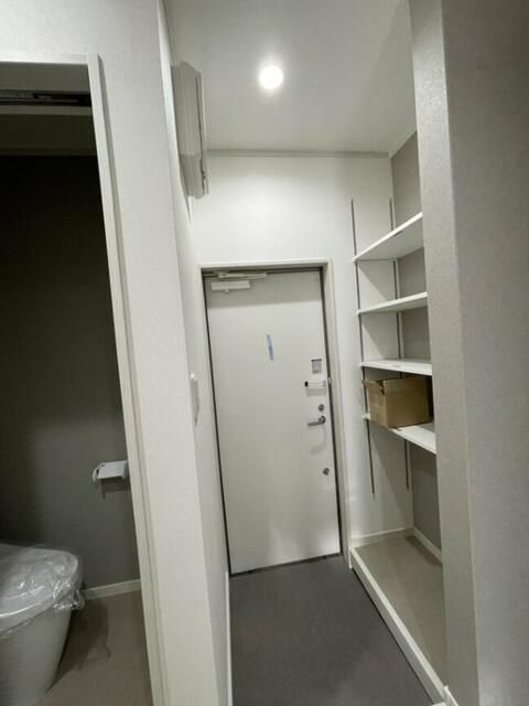 1K Apartment for Rent in Kōnan-ku, Yokohama - Thumbnail 2
