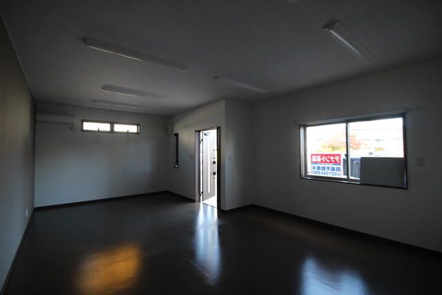 Shop for Rent in Takasaki, Gunma - 38.5 sqm, 2 Parking Spaces - Thumbnail 3