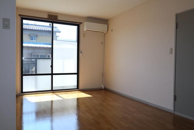 2LDK Apartment for Rent in Iwatsuki Ward, Saitama City - Thumbnail 3