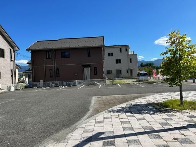 2017-Built 5SLDK House with Shop Conversion Potential in Fuefuki - Thumbnail 2