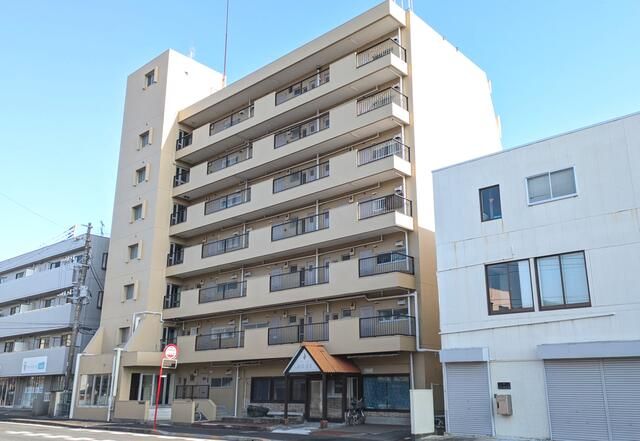 2SLDK Apartment for Sale in Ichikawa, Chiba - Walk-in Closet & Balcony - Image 1