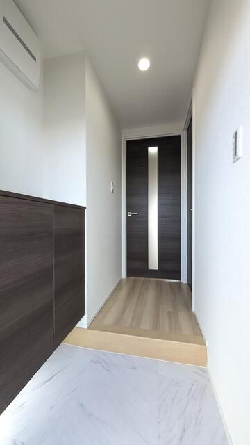 2SLDK Apartment for Sale in Ichikawa, Chiba - Walk-in Closet & Balcony - Thumbnail 2