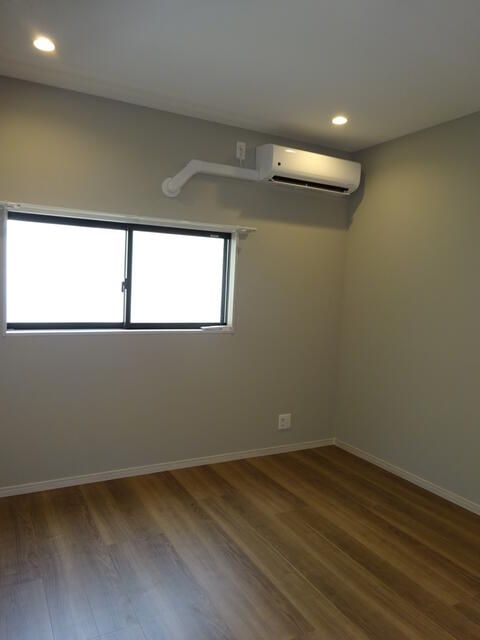 2LDK House for Rent in Shinjuku, Tokyo - Quiet Residential Area - Thumbnail 4