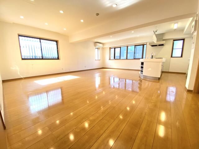 THE GOLD COAST Aobadai: Meguro Residential-Office Space for Rent - Thumbnail 2