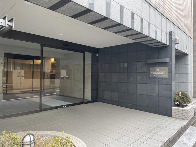 1K Apartment for Sale in West Shinjuku, Tokyo | 25.62 sqm - Thumbnail 3