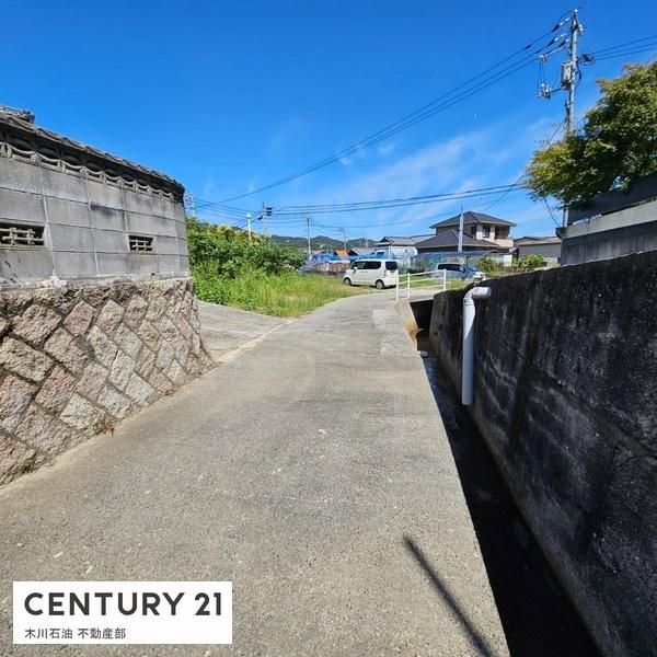 1978 7DK House on 416 sqm Land in Kure, Hiroshima for 6.8M Yen - Thumbnail 2