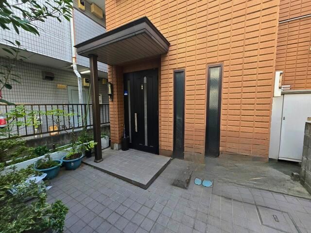 5SLDK Family House in Adachi, Tokyo with Multi-Generational Layout - Thumbnail 2