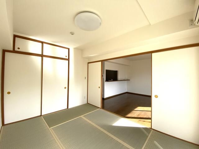 2LDK Apartment for Rent in Koishikawa, Bunkyo, Tokyo - Thumbnail 4