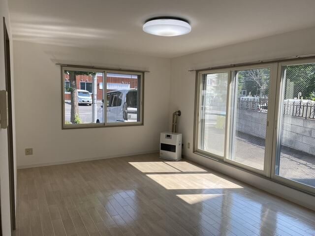 2LDK Apartment for Rent in Sapporo's Toyohira Ward - Thumbnail 3