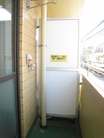 1K Apartment for Rent in Yokohama's Tsurumi Ward, Kanagawa - Thumbnail 2