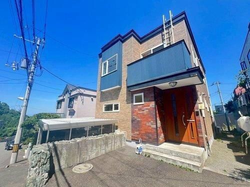 4LDK Family Home in Sapporo's Chuo Ward with Free Parking - Image 9