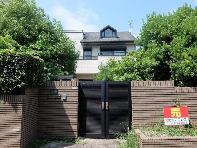 6SLDK Multi-Generational House for Sale in Kure, Hiroshima - Main Image