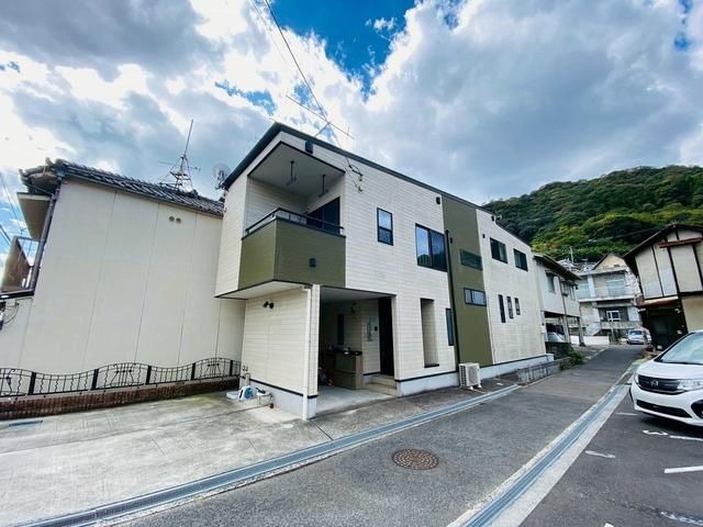 Modern 3LDK Detached House for Sale in Kure, Hiroshima - Main Image