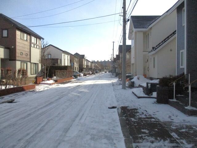 4LDK House for Sale in Atsubetsu-ku, Sapporo with Garden & Garage - Image 11