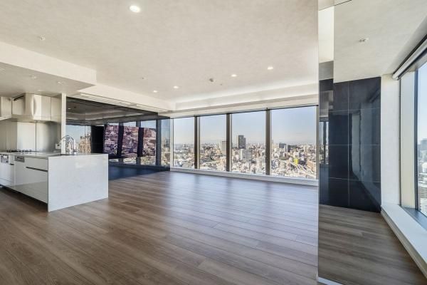 The Sky Shirokane: 2LDK Condo in Minato, Tokyo - Thumbnail 2