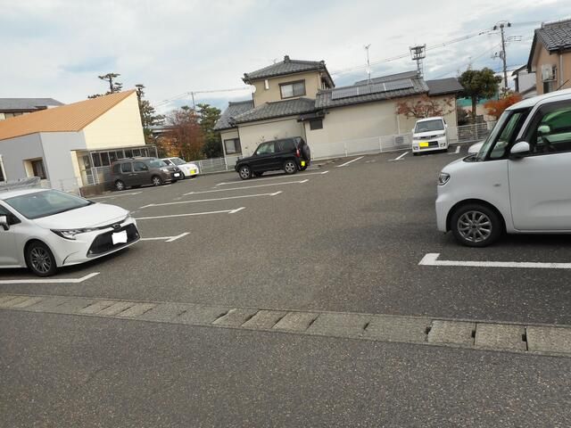Yamasan Garage Parking Space for Rent in Niigata City - Thumbnail 3