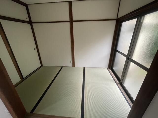 1963 Wooden House in Kobe Hyogo Ward, 4K Layout Near Hiyodorigoe Station - Thumbnail 3