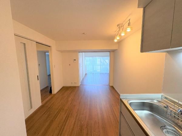 Rex Yotsuya Condominium 2DK for Sale in Shinjuku, Tokyo - Thumbnail 4