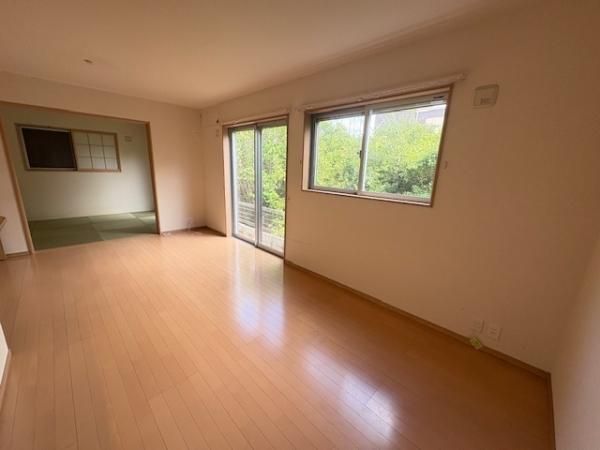 2017-Built 4LDK House for Sale in Takarazuka, Hyogo - Thumbnail 2