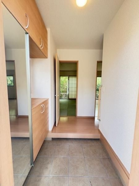 2017-Built 4LDK House for Sale in Takarazuka, Hyogo - Thumbnail 4