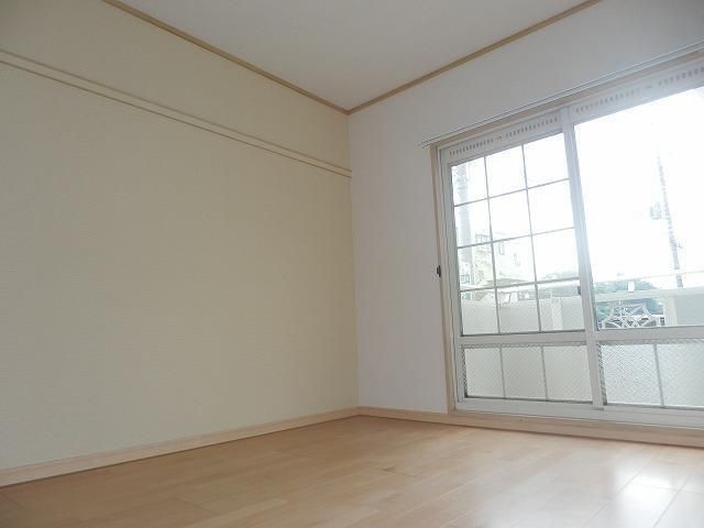 3DK Apartment for Rent near Shin-Yokohama Station, Yokohama - Thumbnail 2