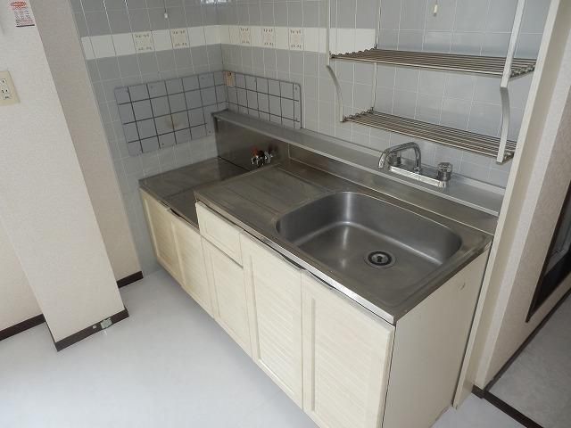 3DK Apartment for Rent near Shin-Yokohama Station, Yokohama - Thumbnail 3