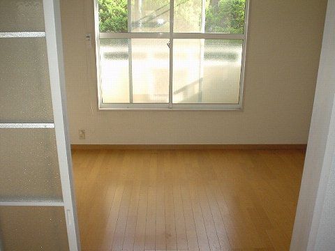 1K Apartment for Rent in Tama City, Tokyo - 40,000 Yen - Thumbnail 2