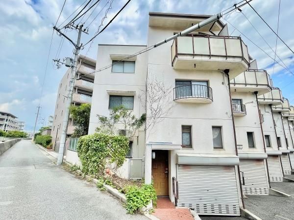 1979 Terraced House in Nishinomiya, Hyogo - 4DK, 93 sqm - Image 1