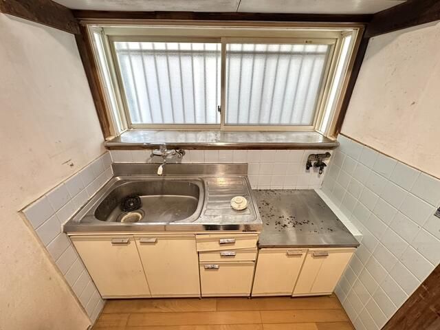 1973 Wooden 3DK House for Sale in Takarazuka, Hyogo - Thumbnail 3