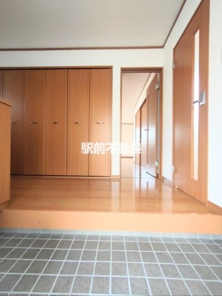 Charming 2004 Single-Story House for Sale in Saga City - Thumbnail 3