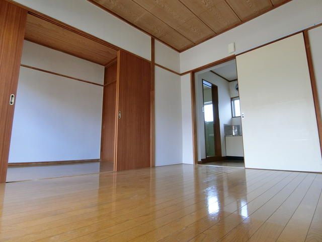 First Nishisunagawa Heights 2K Apartment for Rent in Tachikawa - Thumbnail 3
