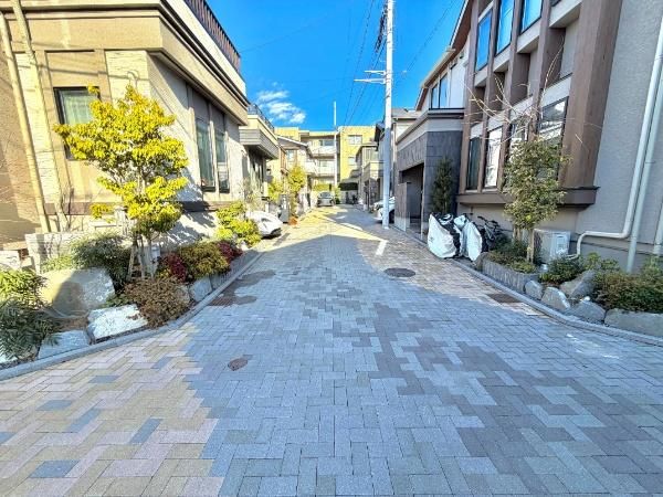 3SLDK House for Sale in Fukazawa, Setagaya, Tokyo - Thumbnail 2