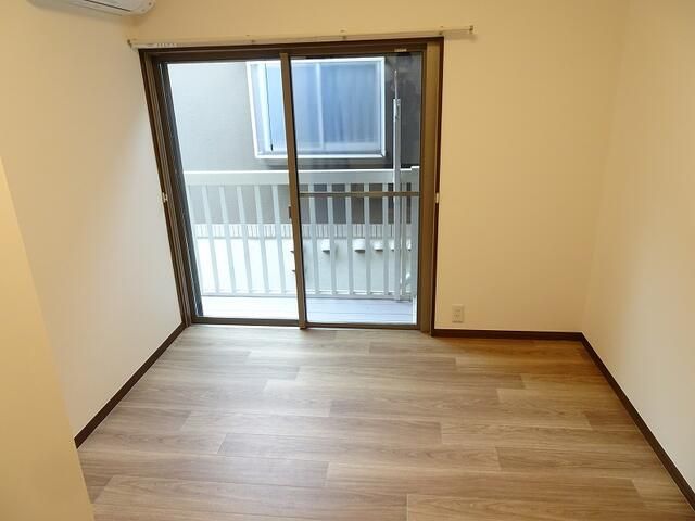 2DK Apartment for Rent near Kugenuma Kaigan Station, Fujisawa - Thumbnail 2