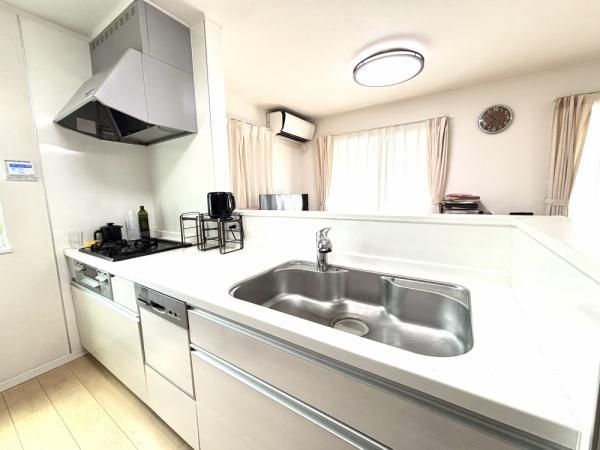 2014 3LDK Detached House for Sale in Nerima, Tokyo - Image 2