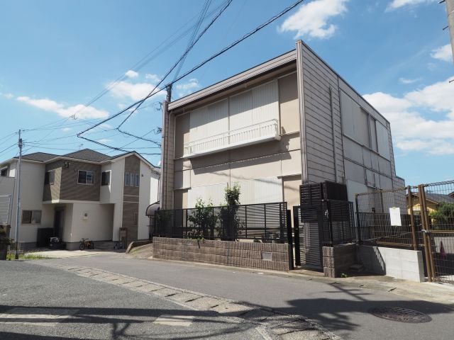 4LDK Corner Lot House in Fukuoka's Rōji District - Image 1