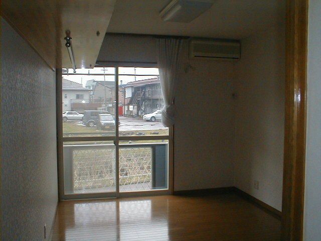 1K Apartment for Rent in Joetsu City, Niigata - 32,000 Yen - Thumbnail 4