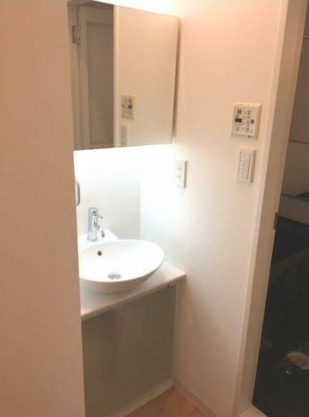 1LDK Apartment for Rent in Hiroo, Shibuya, Tokyo - Thumbnail 4
