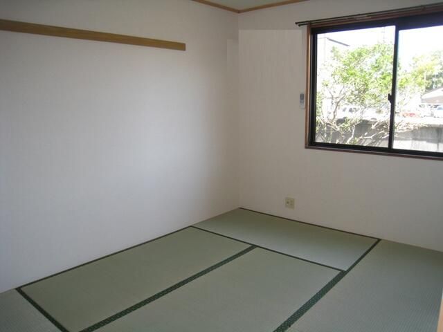 2DK Apartment for Rent in Takaoka, Toyama - 59.56 sqm - Thumbnail 2