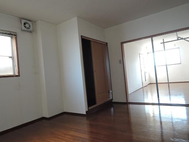 6DK Detached House for Sale in Imizu, Toyama with Large Corner Plot - Thumbnail 4