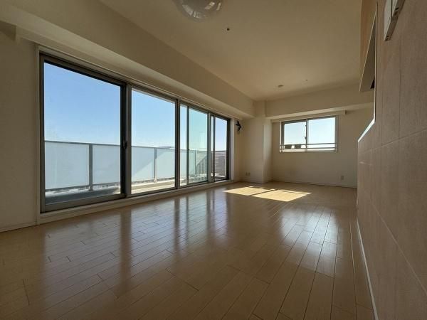 2LDK Apartment in Toyocho Central Tower, Koto, Tokyo - Thumbnail 3