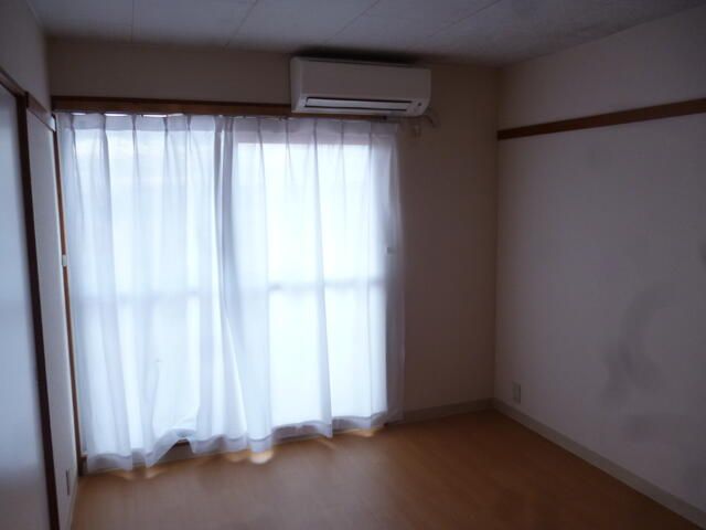2DK Apartment for Rent in Moroyama, Saitama - 45.68m² - Thumbnail 3