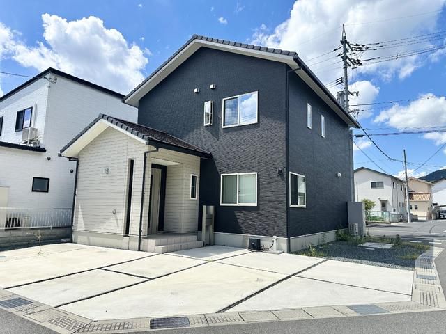 2022-Built 3LDK House with Solar Panels in Fukuyama - Main Image
